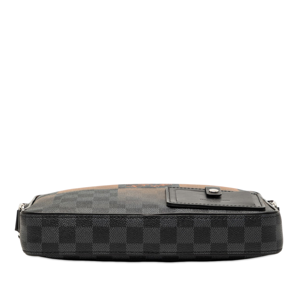 Pre-Loved Louis Vuitton Damier Graphite Giant Alpha Messenger Bag - Picture 3 of 8